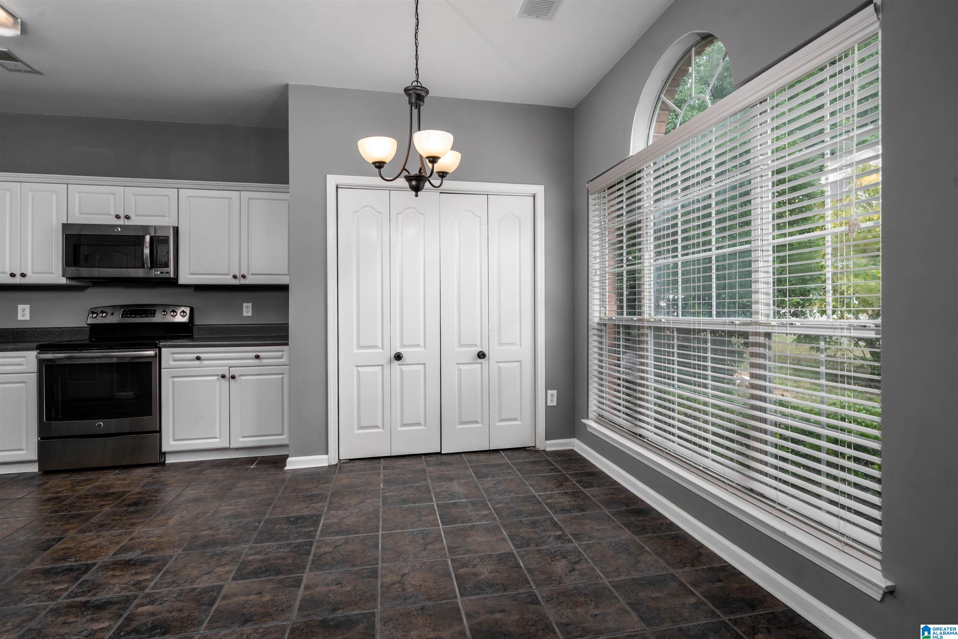 111 Windsor Ridge Drive Pelham, AL 35124 - Photo 11 of 39