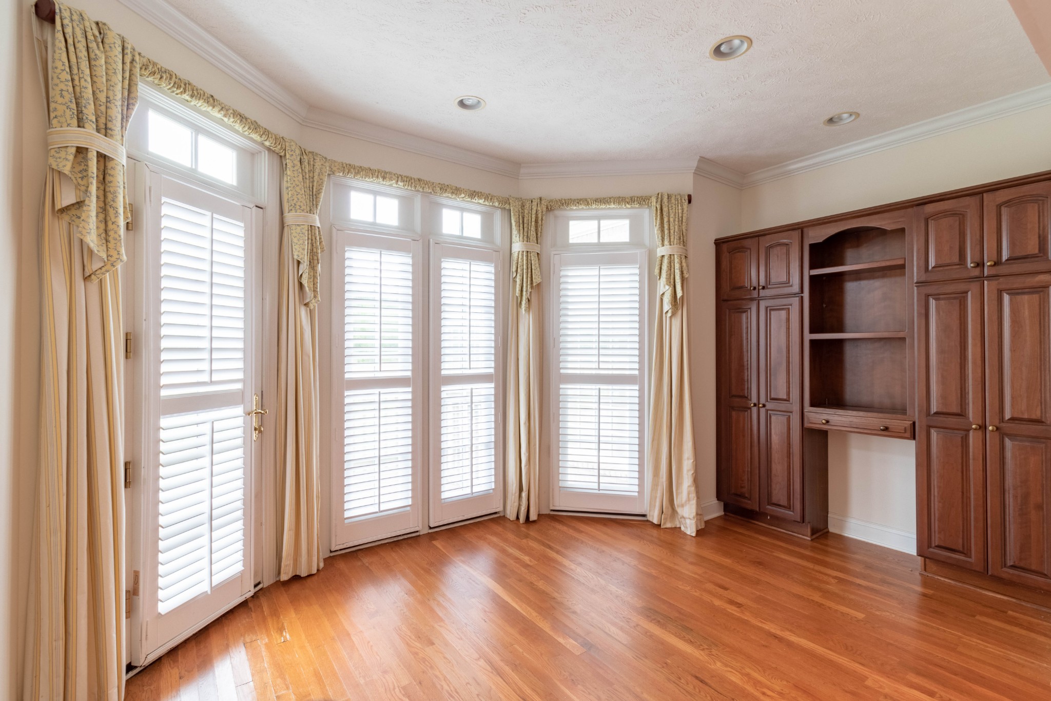 563 Pond Apple Road Clarksville, TN 37043 - Photo 20 of 39 a view of empty room with wooden floor and fan