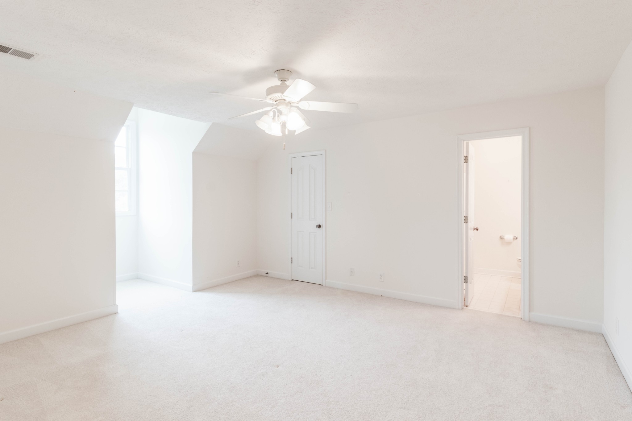 563 Pond Apple Road Clarksville, TN 37043 - Photo 33 of 39 an empty room with a window