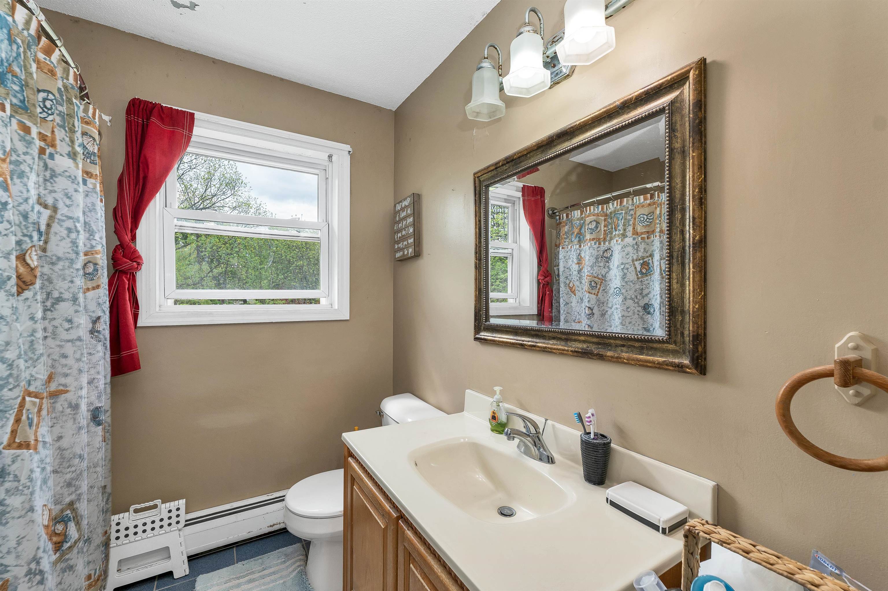 12 Chester Road Derry, NH 03038 - Photo 22 of 33