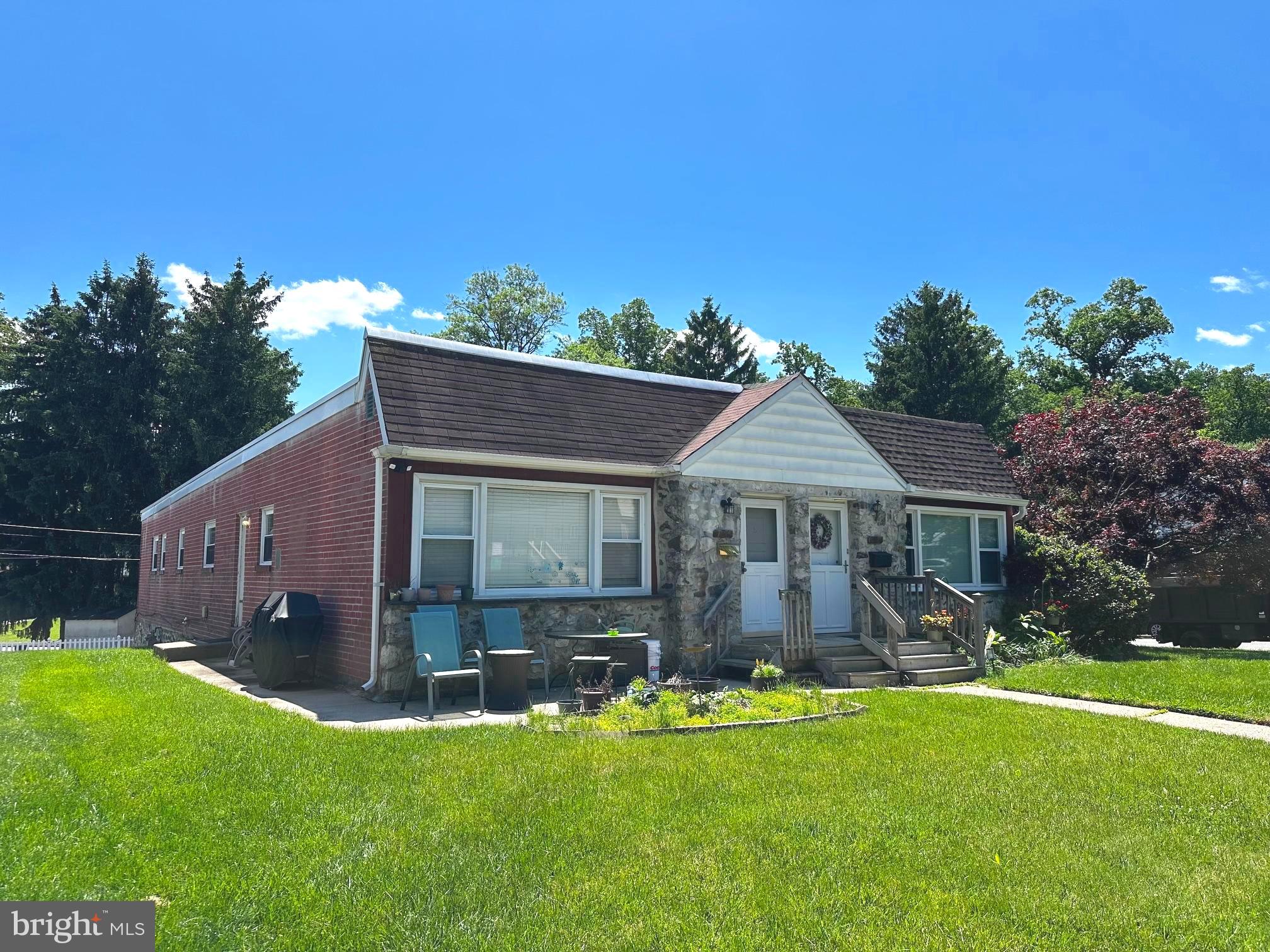 176 Juniper Road Havertown, PA 19083 - Photo 2 of 26