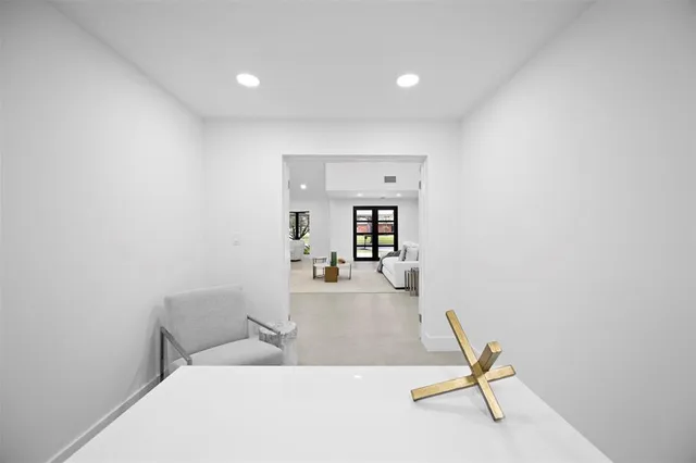 $2,400,000 | 7571 Estrella Circle, Boca Raton, FL 33433