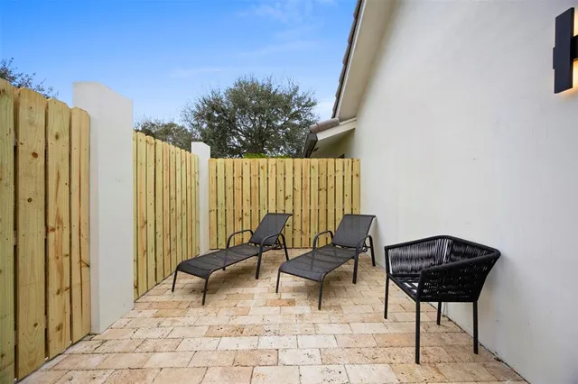 $2,400,000 | 7571 Estrella Circle, Boca Raton, FL 33433