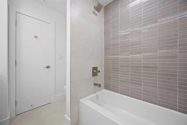 $2,400,000 | 7571 Estrella Circle, Boca Raton, FL 33433