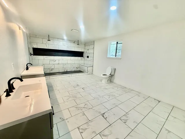 $1,390,000 | 10326 North Fowler Avenue, Clovis, CA 93619