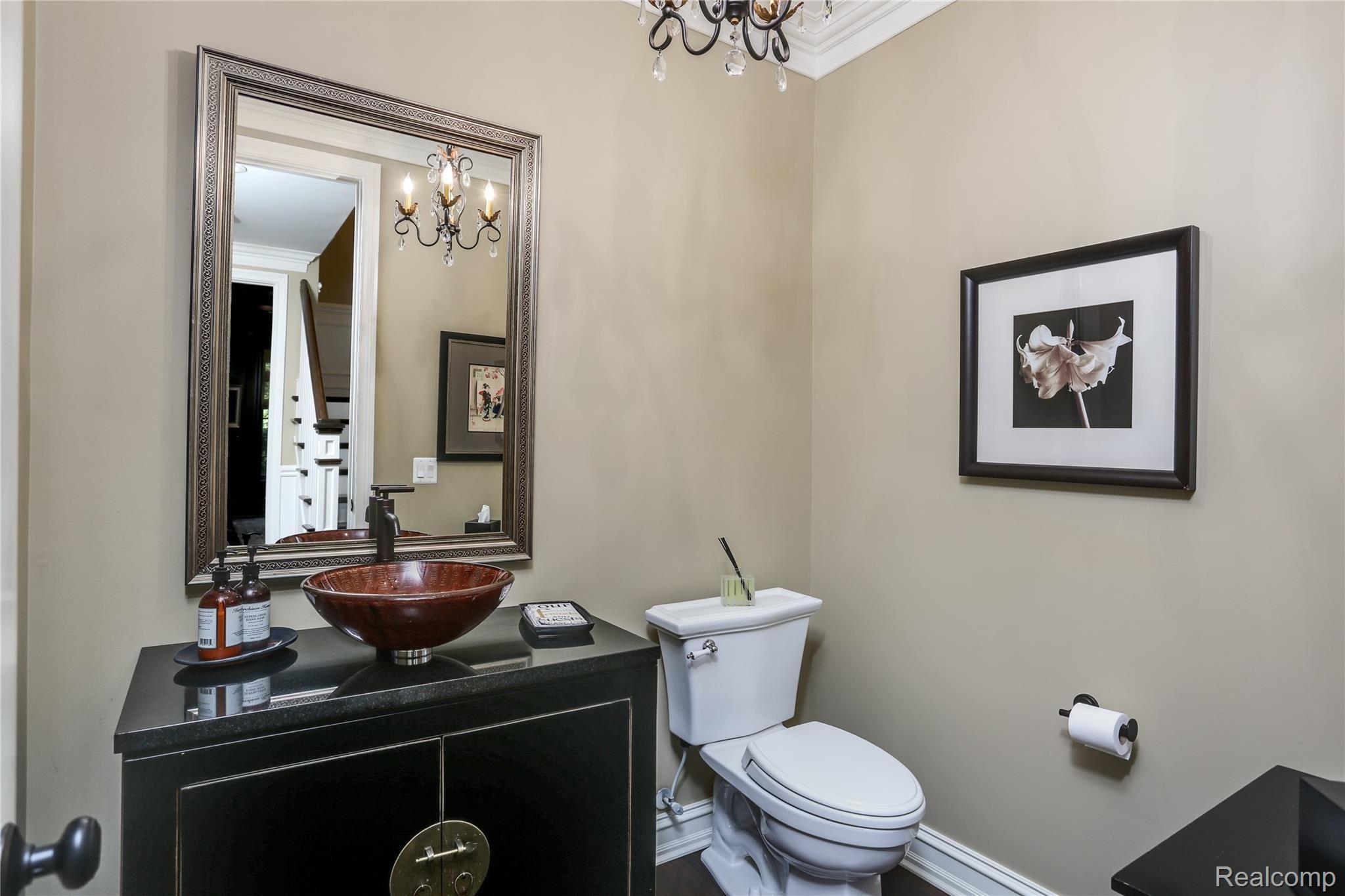 375 Glengarry Road Bloomfield Hills, MI 48301 - Photo 12 of 38 Powder bath