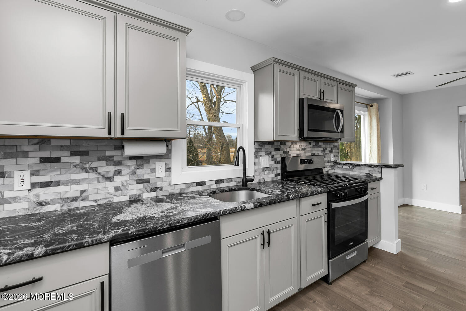 91 Locust Avenue Red Bank, NJ 07701 - Photo 7 of 26 91 Locust Ave Red Bank NJ-large-020-033-