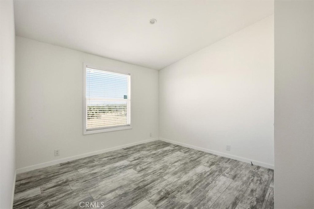 9622 Via Verde Avenue Pinon Hills, CA 92372 - Photo 21 of 48 an empty room with a window