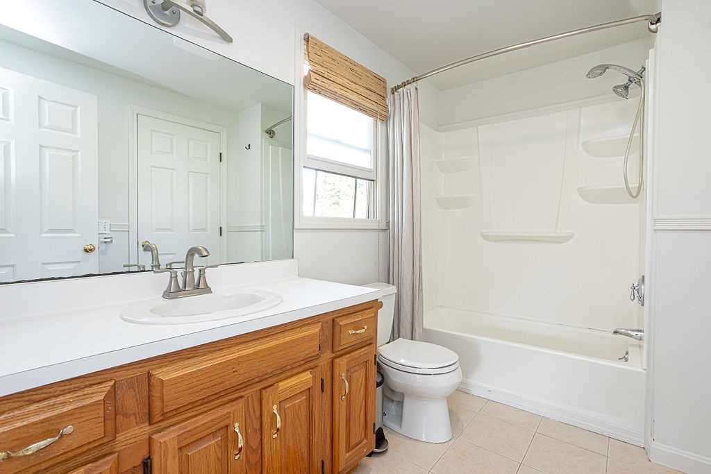 66 Center Avenue Middletown, RI 02842 - Photo 18 of 31