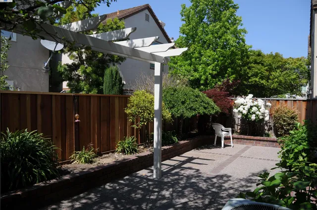 a view of a house with a yard and plants