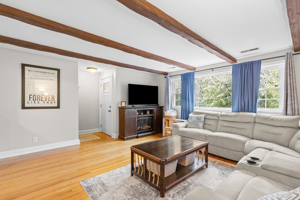 111 Locke Road Chelmsford, MA 01824 - Photo 3 of 28