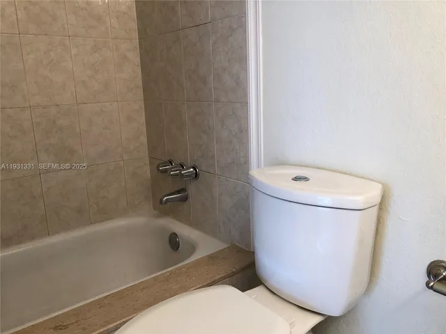 $2,050 | 601 Three Islands Boulevard, Unit 316, Hallandale Beach, FL 33009