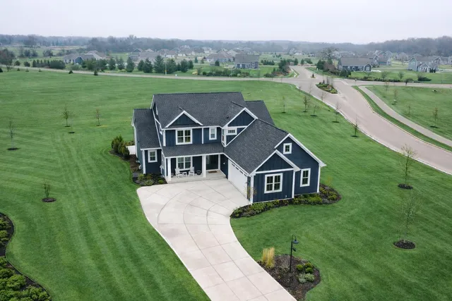 $859,900 | W274-n6937 Pintail Court, Lisbon, WI 53089