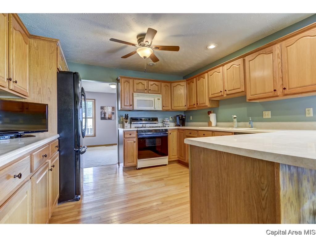 6001 Thresher Drive Springfield, IL 62712 - Photo 11 of 36