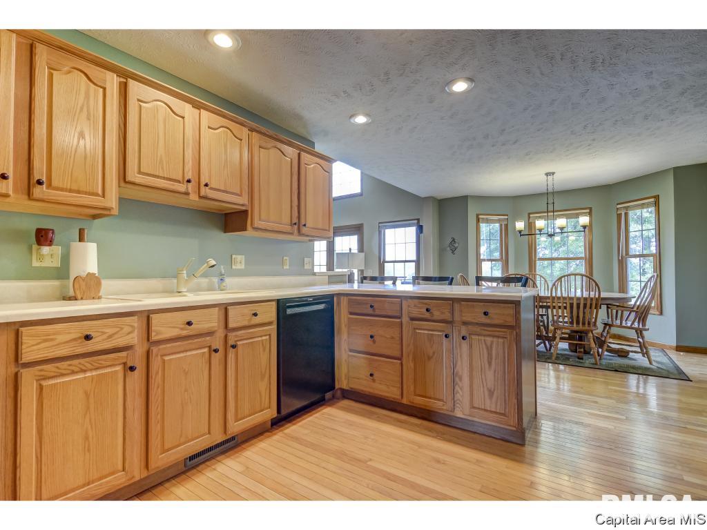 6001 Thresher Drive Springfield, IL 62712 - Photo 13 of 36