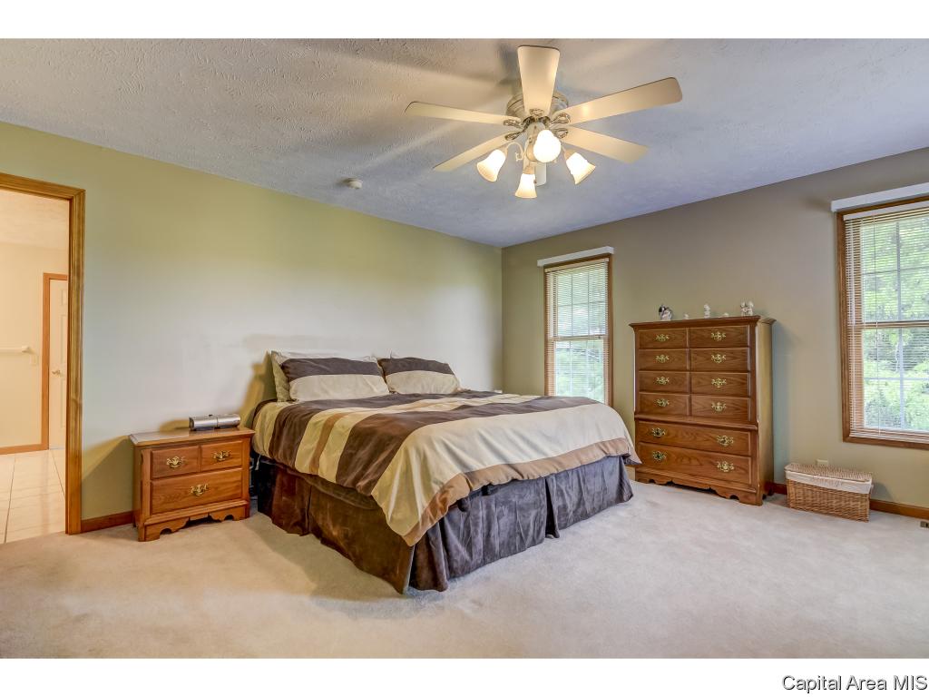 6001 Thresher Drive Springfield, IL 62712 - Photo 17 of 36