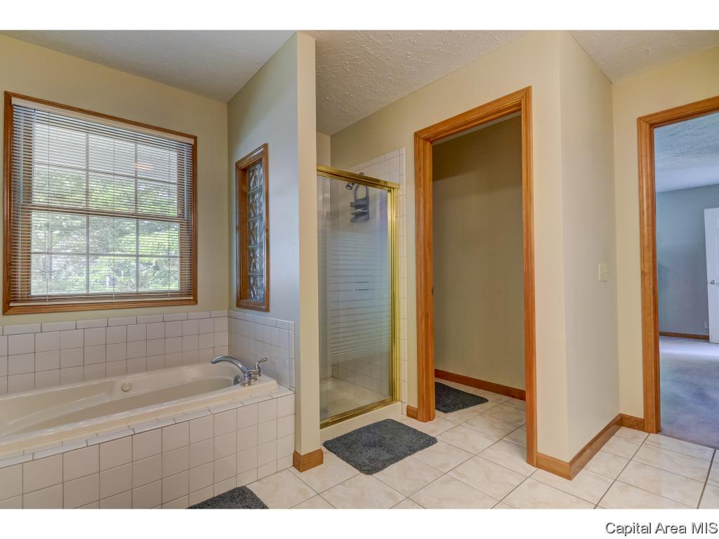 6001 Thresher Drive Springfield, IL 62712 - Photo 19 of 36
