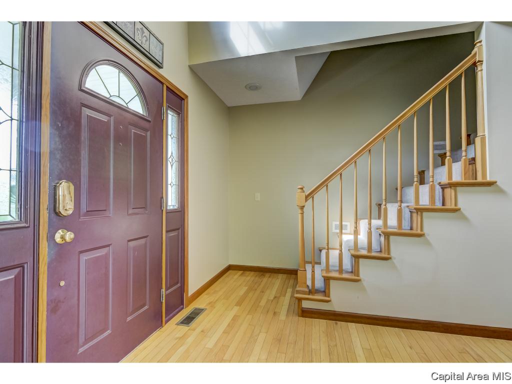 6001 Thresher Drive Springfield, IL 62712 - Photo 3 of 36