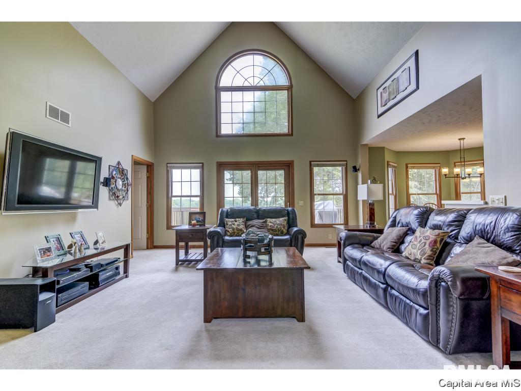 6001 Thresher Drive Springfield, IL 62712 - Photo 4 of 36