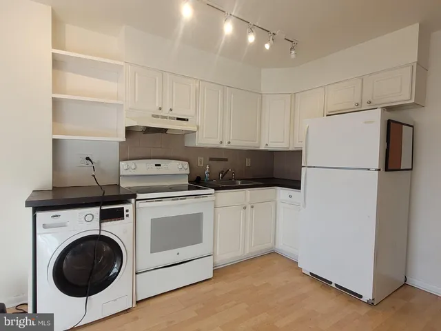 $1,495 | 2015 Chestnut Street, Unit 2F, Philadelphia, PA 19103