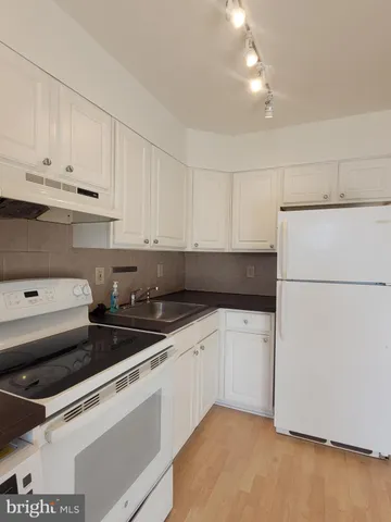 $1,495 | 2015 Chestnut Street, Unit 2F, Philadelphia, PA 19103