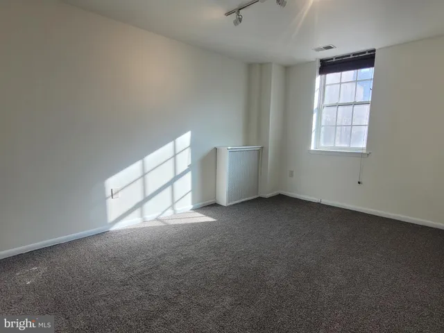 $1,495 | 2015 Chestnut Street, Unit 2F, Philadelphia, PA 19103