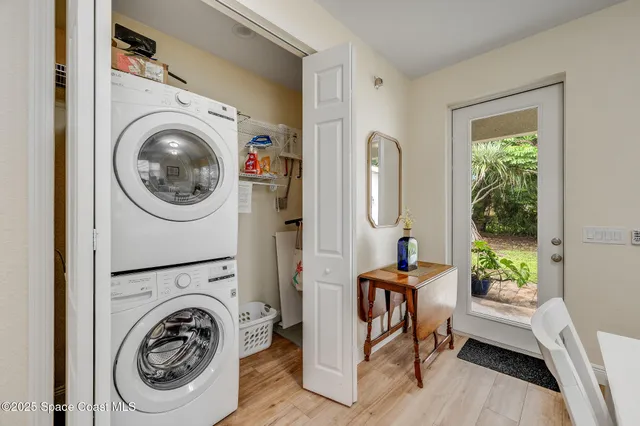 a view of a bedroom with washer and dryer