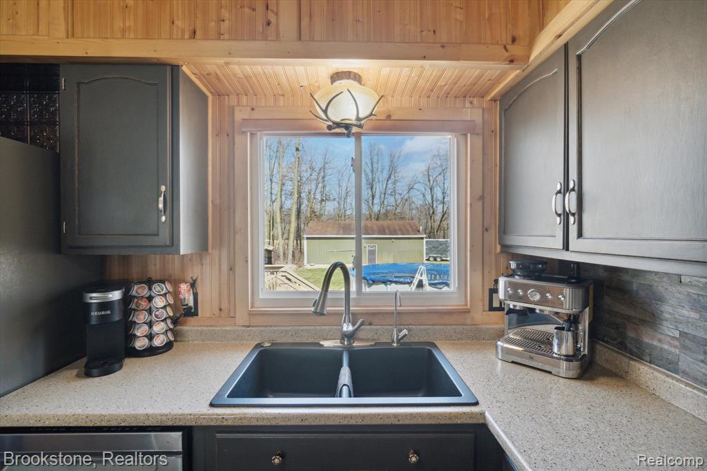 8247 Barden Road Davison, MI 48423 - Photo 9 of 48