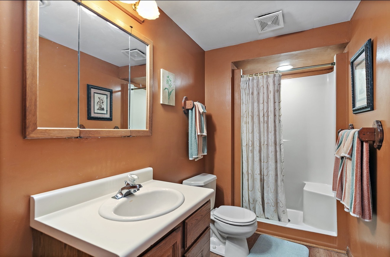 11612 Becky Lee Huntley, IL 60142 - Photo 27 of 33 a bathroom with a sink toilet and shower
