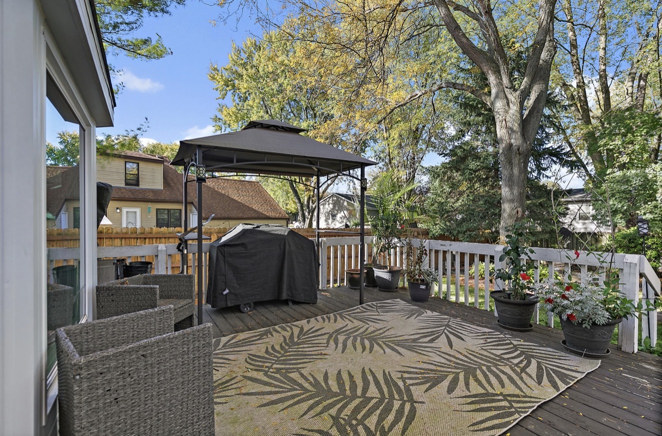 11612 Becky Lee Huntley, IL 60142 - Photo 30 of 33 a view of a chairs and table in the patio