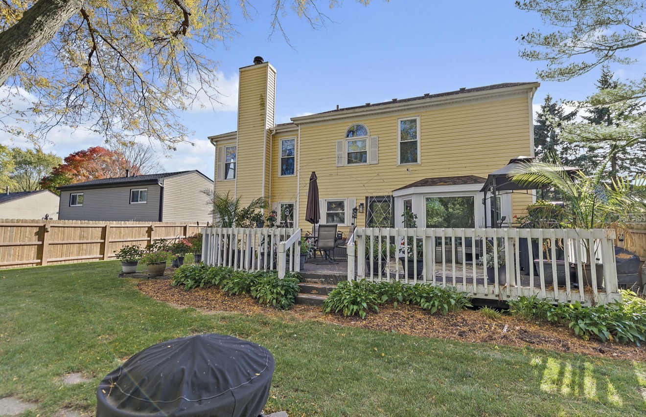 11612 Becky Lee Huntley, IL 60142 - Photo 32 of 33 a front view of a house with garden