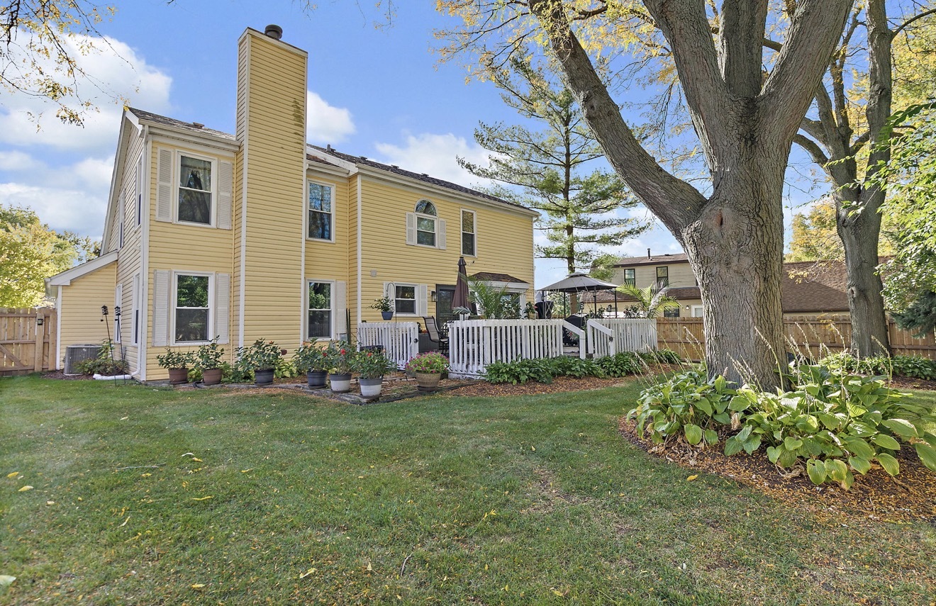11612 Becky Lee Huntley, IL 60142 - Photo 33 of 33 a front view of a house with a garden