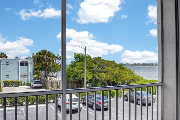 $2,600 | 1502 South Lakeside Drive, Unit 214, Lake Worth Beach, FL 33460