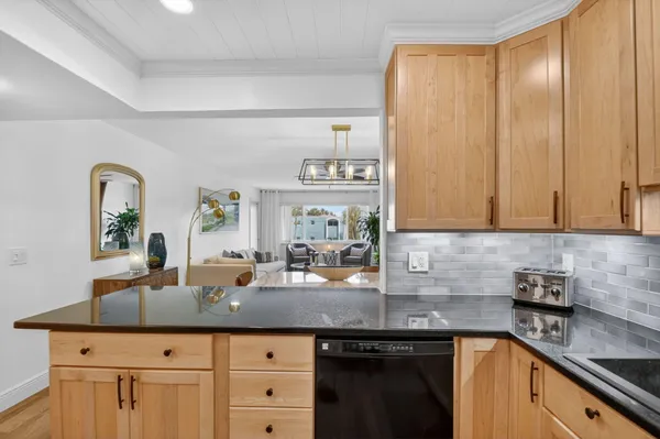 $2,600 | 1502 South Lakeside Drive, Unit 214, Lake Worth Beach, FL 33460