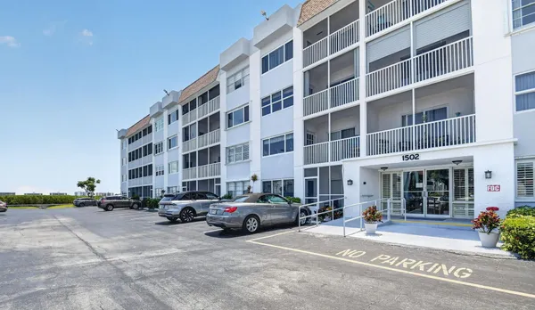 $2,600 | 1502 South Lakeside Drive, Unit 214, Lake Worth Beach, FL 33460