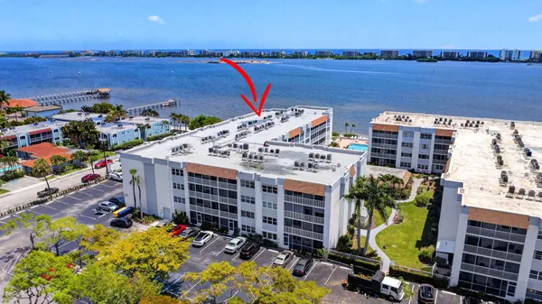 $2,600 | 1502 South Lakeside Drive, Unit 214, Lake Worth Beach, FL 33460