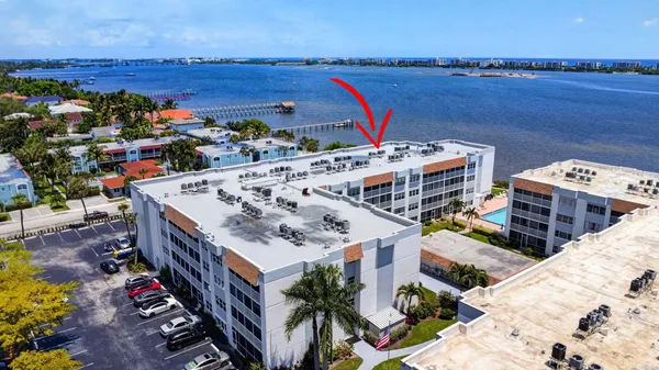 $2,600 | 1502 South Lakeside Drive, Unit 214, Lake Worth Beach, FL 33460