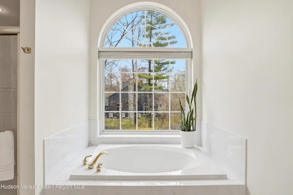 $924,900 | 45 Tall Oaks Drive, Kingston, NY 12401