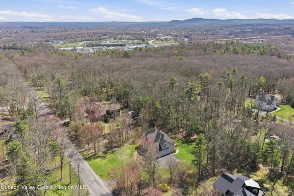 $924,900 | 45 Tall Oaks Drive, Kingston, NY 12401