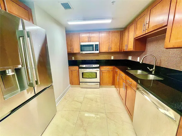 $3,000 | 8390 Southwest 72nd Avenue, Unit 421, Miami, FL 33143