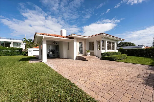 a view of a house with a yard and plants