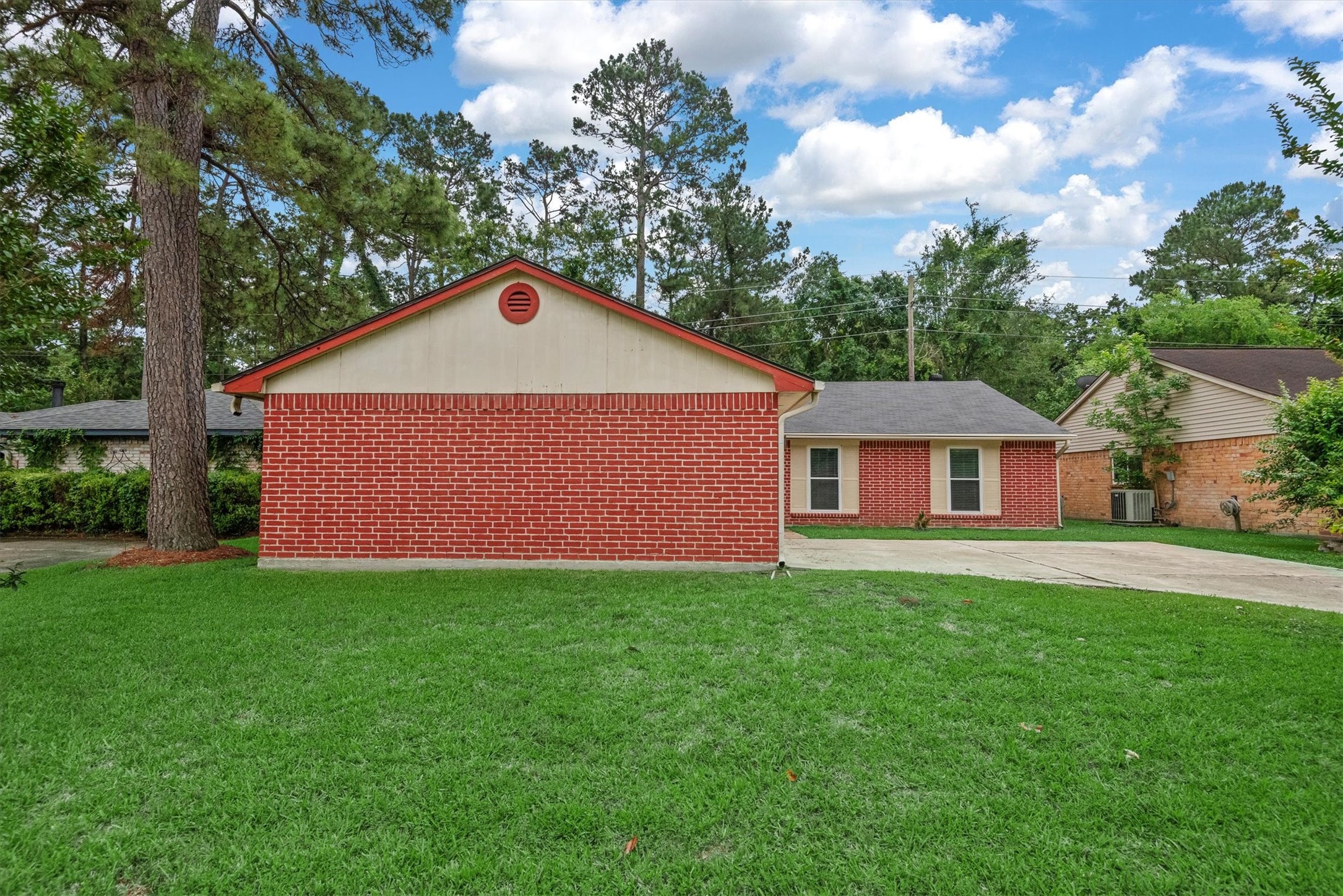 6510 Barrygate Drive Spring, TX 77373 - Photo 2 of 25 a front view of a house with yard