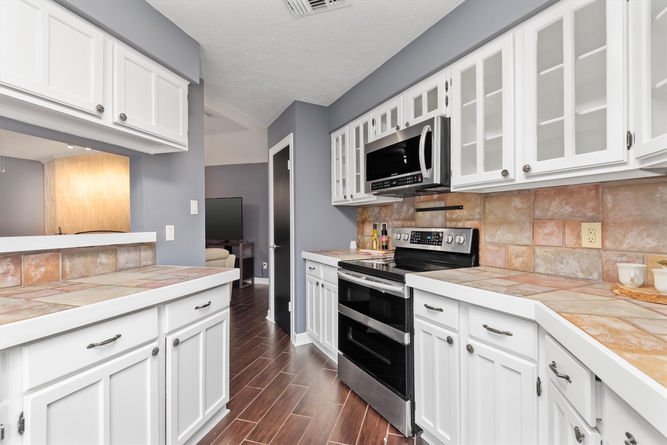 6510 Barrygate Drive Spring, TX 77373 - Photo 8 of 25 a kitchen with stainless steel appliances granite countertop a sink dishwasher a stove and a refrigerator with wooden floor