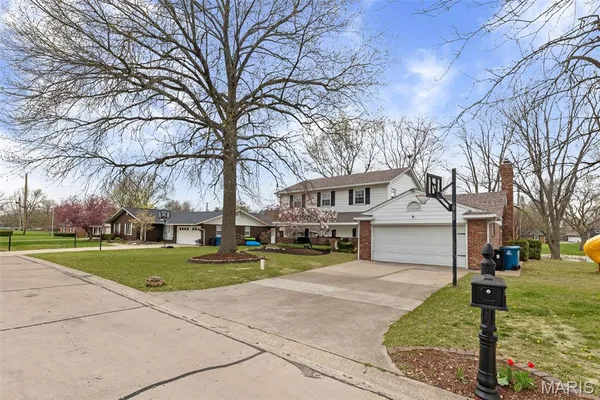 $340,000 | 604 Porpoise Drive, Highland, IL 62249