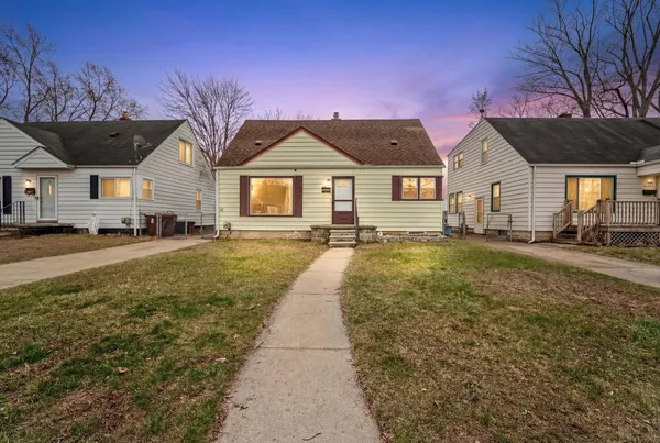 $189,900 | 33963 Glover Street, Wayne, MI 48184