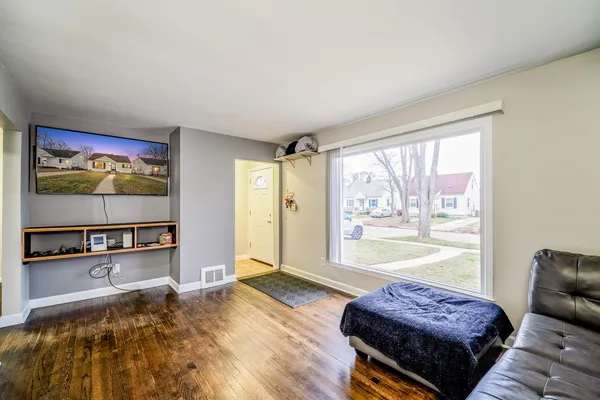 $189,900 | 33963 Glover Street, Wayne, MI 48184
