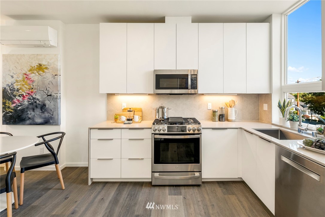 826 North 47th Street Seattle, WA 98103 - Photo 4 of 28 Gallery Image 4