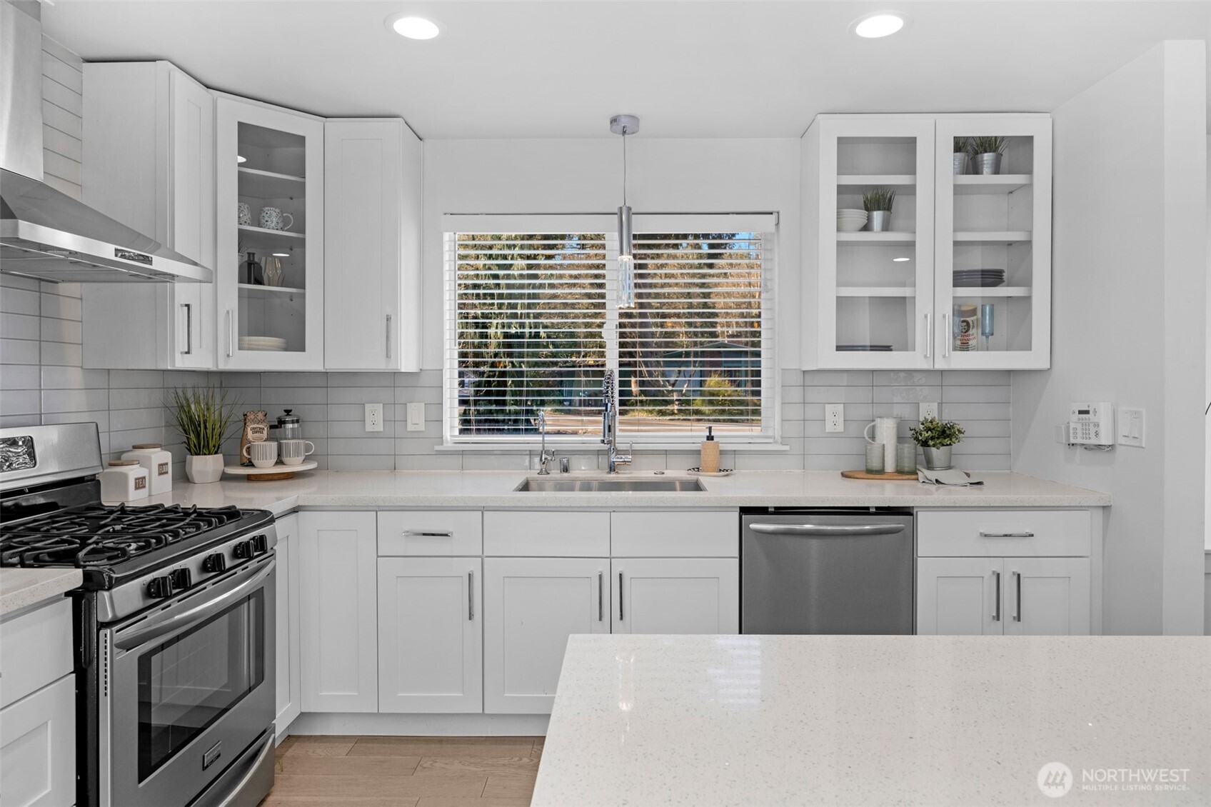 24231 78th Place West Edmonds, WA 98026 - Photo 6 of 40