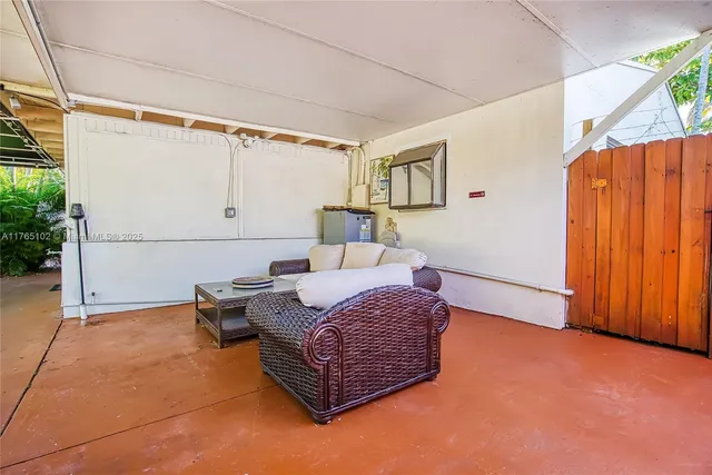 a view of livingroom with furniture