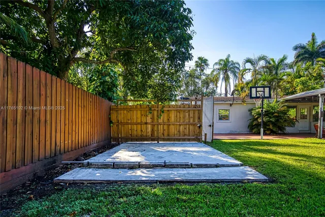 $5,999 | 13521 Northeast 1st Avenue, Miami, FL 33161